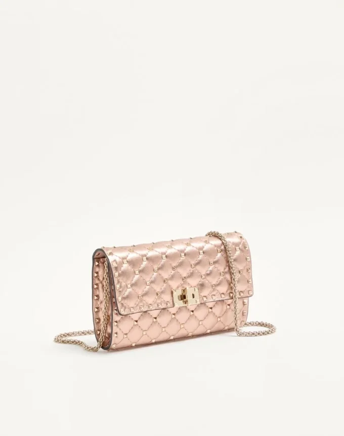 Geantă de umăr Valentino Garavani Rockstud Spike din piele nappa laminată Geantă de umăr Valentino Garavani Rockstud Spike din piele nappa laminată