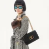 Geantă de umăr Valentino Garavani Vain din piele de vițel lucioasă Geantă de umăr Valentino Garavani Vain din piele de vițel lucioasă