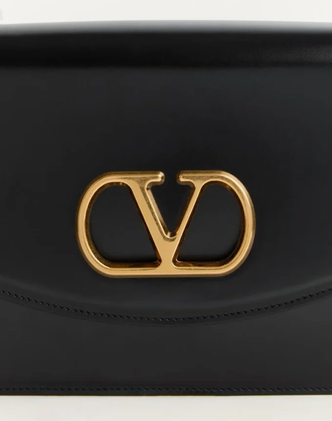 Geantă de umăr Valentino Garavani Vain din piele de vițel lucioasă Geantă de umăr Valentino Garavani Vain din piele de vițel lucioasă