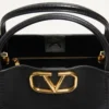 Geantă medie Valentino Garavani Alltime din piele de vițel granulată Geantă medie Valentino Garavani Alltime din piele de vițel granulată