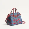 Geantă mică de cumpărături Valentino Garavani Antibes din denim cu broderie Cherryfic