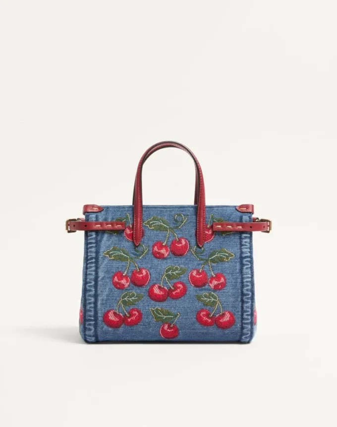 Geantă mică de cumpărături Valentino Garavani Antibes din denim cu broderie Cherryfic