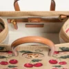 Geantă mică de cumpărături Valentino Garavani Antibes din rafie jacquard cu model Cherryfic