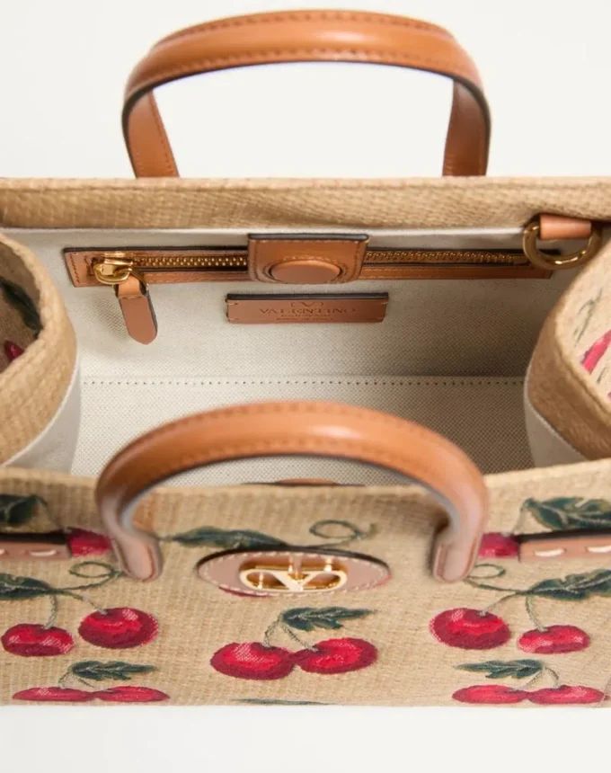Geantă mică de cumpărături Valentino Garavani Antibes din rafie jacquard cu model Cherryfic