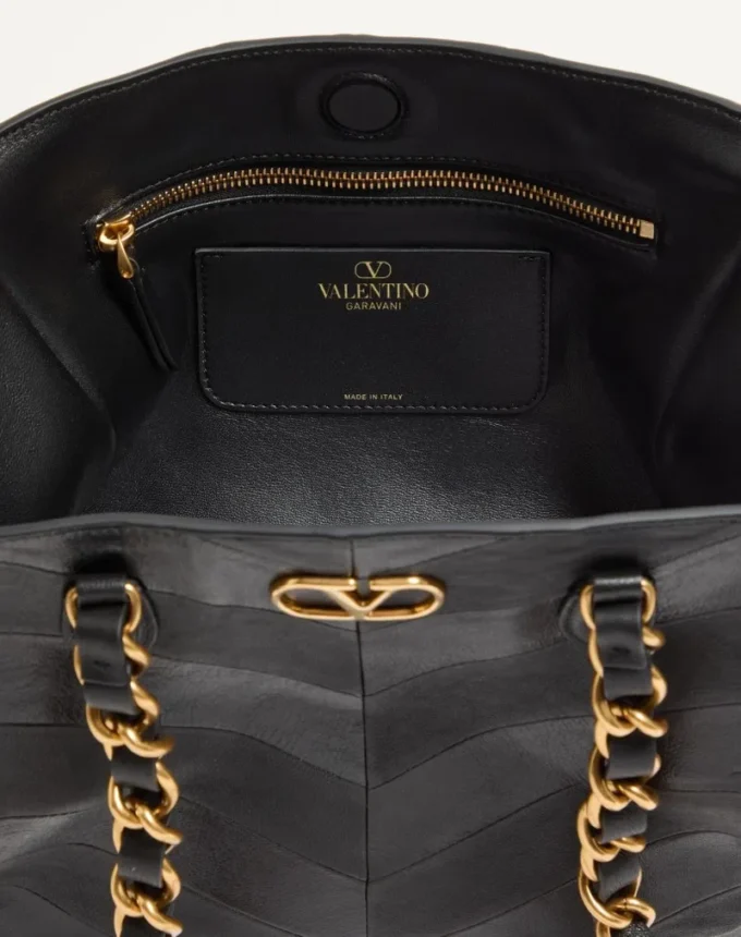 Geantă mică de cumpărături Valentino Garavani Laseine din piele nappa cu model chevron