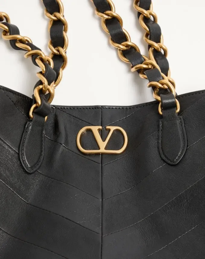 Geantă mică de cumpărături Valentino Garavani Laseine din piele nappa cu model chevron