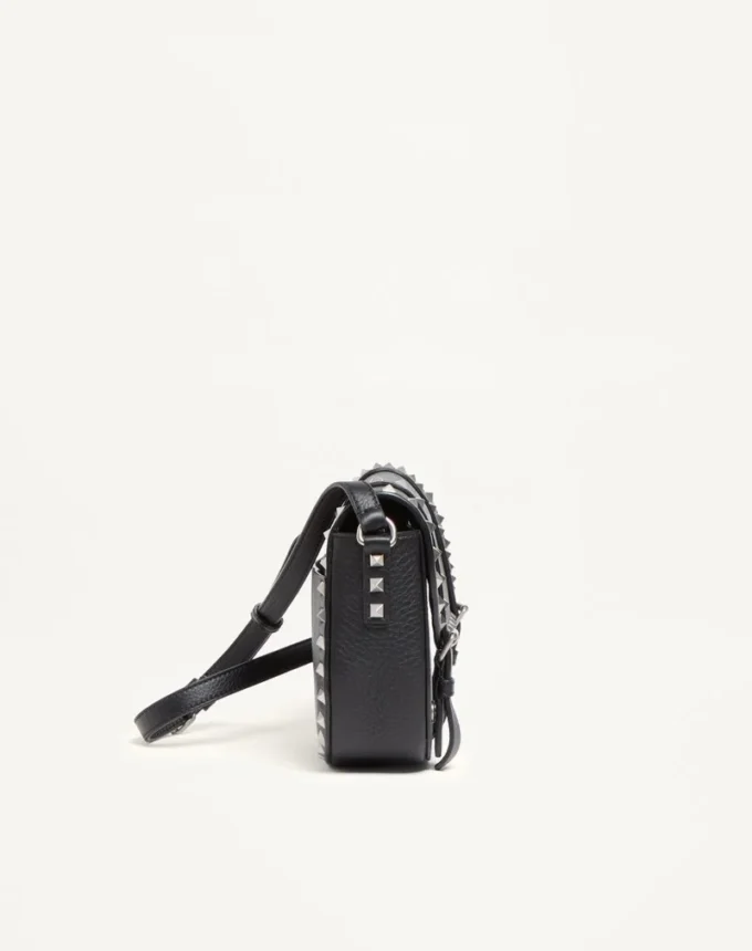 Geantă mică de umăr Rockstud din piele de vițel granulată Geantă mică de umăr Rockstud din piele de vițel granulată