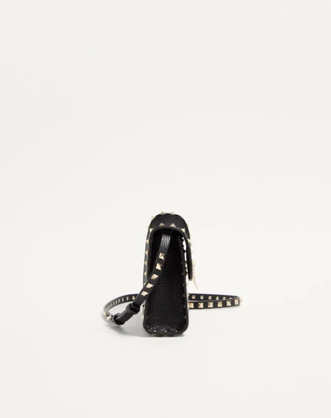 Geantă mică de umăr Rockstud din piele de vițel granulată Geantă mică de umăr Rockstud din piele de vițel granulată