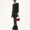 Geantă mică de umăr Valentino Garavani DeVain din blană de miel cu strasuri. Geantă mică de umăr Valentino Garavani DeVain din blană de miel cu strasuri.