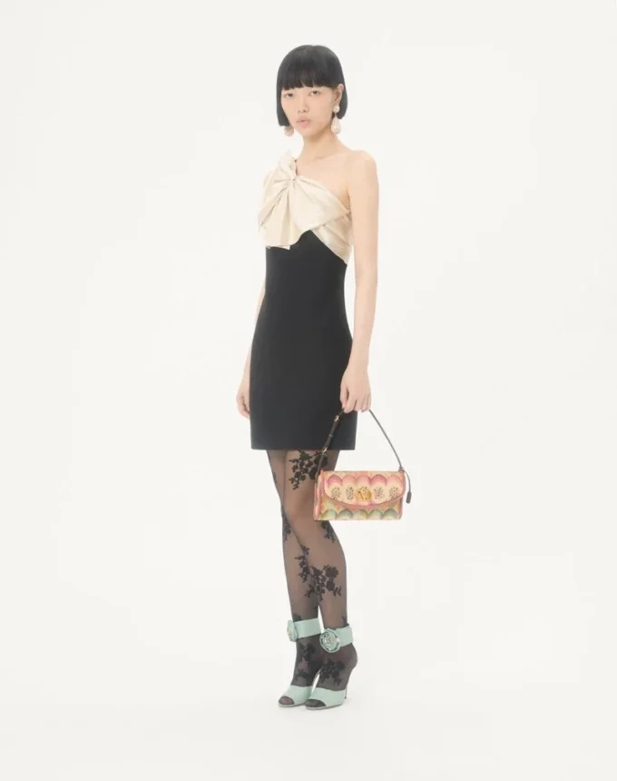 Geantă mică de umăr Valentino Garavani DeVain din țesătură Jacquard Apres L’Hiver Geantă mică de umăr Valentino Garavani DeVain din țesătură Jacquard Apres L’Hiver
