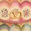 Geantă mică de umăr Valentino Garavani DeVain din țesătură Jacquard Apres L’Hiver Geantă mică de umăr Valentino Garavani DeVain din țesătură Jacquard Apres L’Hiver