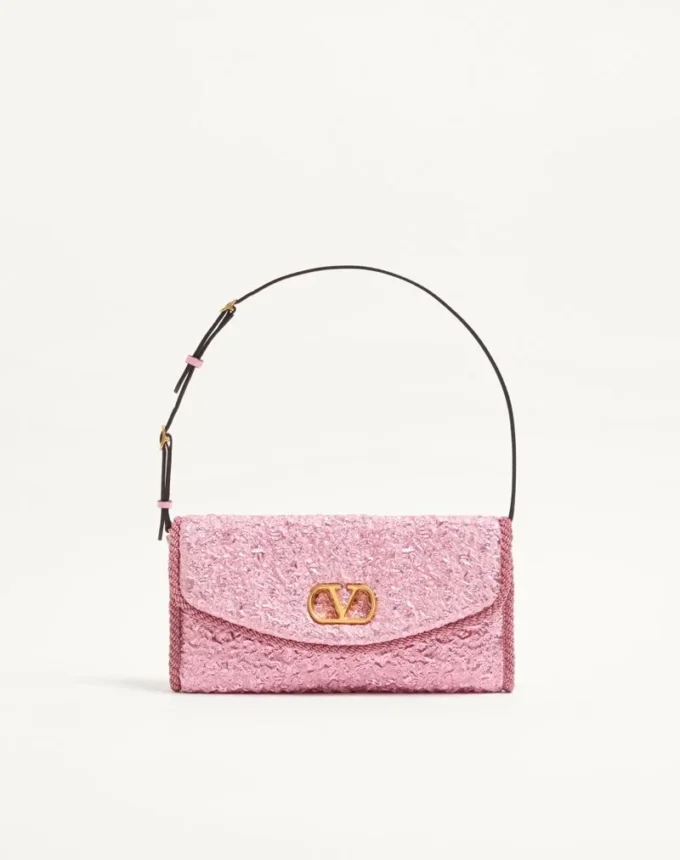 Geantă mică de umăr Valentino Garavani DeVain din țesătură jacquard cloqué. Geantă mică de umăr Valentino Garavani DeVain din țesătură jacquard cloqué.