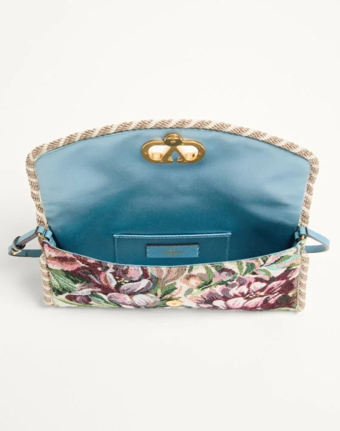 Geantă mică de umăr Valentino Garavani DeVain din țesătură jacquard Voyage Imaginaire Geantă mică de umăr Valentino Garavani DeVain din țesătură jacquard Voyage Imaginaire
