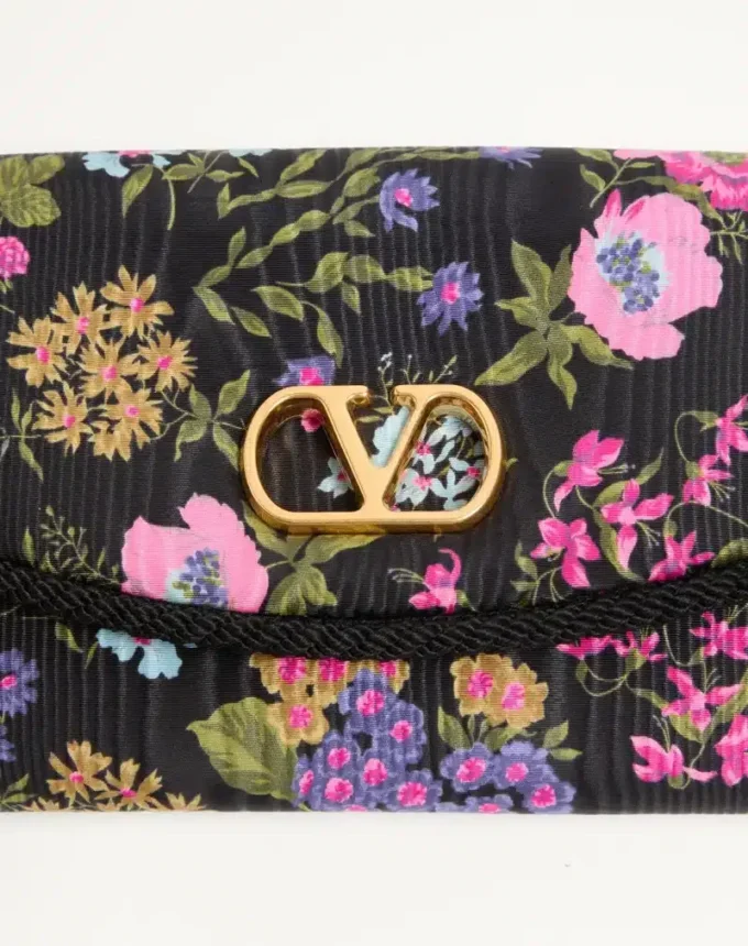 Geantă mică de umăr Valentino Garavani DeVain din țesătură moiré cu imprimeu floral Geantă mică de umăr Valentino Garavani DeVain din țesătură moiré cu imprimeu floral
