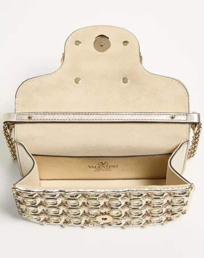 Geantă mică de umăr Valentino Garavani Locò brodată cu logo-ul Jewel Geantă mică de umăr Valentino Garavani Locò brodată cu logo-ul Jewel