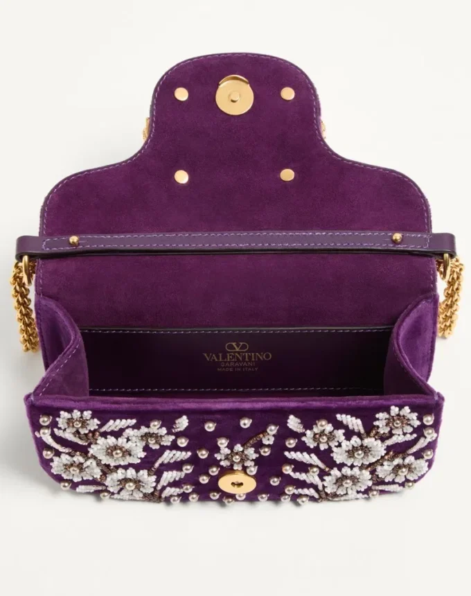 Geantă mică de umăr Valentino Garavani Locò brodată cu logo-ul Jewel Geantă mică de umăr Valentino Garavani Locò brodată cu logo-ul Jewel