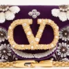 Geantă mică de umăr Valentino Garavani Locò brodată cu logo-ul Jewel Geantă mică de umăr Valentino Garavani Locò brodată cu logo-ul Jewel