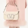 Geantă mică de umăr Valentino Garavani Locò cu logo bijuterie Geantă mică de umăr Valentino Garavani Locò cu logo bijuterie