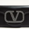 Geantă mică de umăr Valentino Garavani Locò cu logo bijuterie Geantă mică de umăr Valentino Garavani Locò cu logo bijuterie