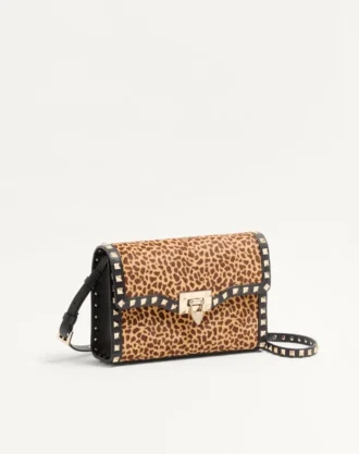 Geantă mică de umăr Valentino Garavani Rockstud din piele de vițel cu efect de ponei și imprimeu animalier