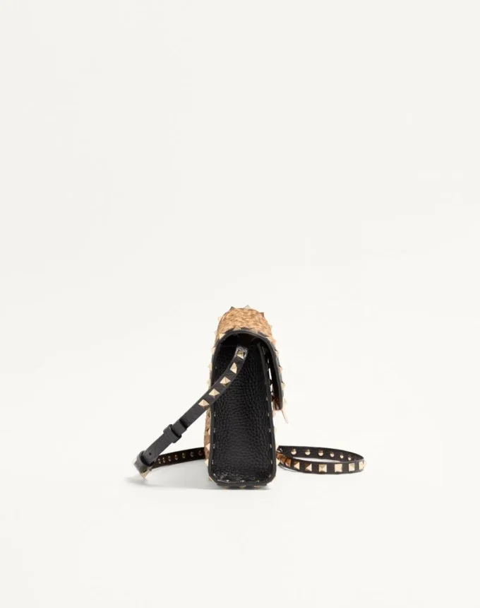 Geantă mică de umăr Valentino Garavani Rockstud din piele de vițel cu efect de ponei și imprimeu animalier Geantă mică de umăr Valentino Garavani Rockstud din piele de vițel cu efect de ponei și imprimeu animalier