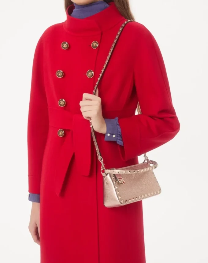Geantă mică de umăr Valentino Garavani Rockstud din piele de vițel granulată laminată Geantă mică de umăr Valentino Garavani Rockstud din piele de vițel granulată laminată
