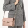 Geantă mică de umăr Valentino Garavani Rockstud din piele de vițel granulată laminată Geantă mică de umăr Valentino Garavani Rockstud din piele de vițel granulată laminată