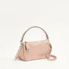 Geantă mică de umăr Valentino Garavani Rockstud din piele de vițel granulată laminată Geantă mică de umăr Valentino Garavani Rockstud din piele de vițel granulată laminată