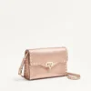 Geantă mică de umăr Valentino Garavani Rockstud din piele de vițel granulată laminată Geantă mică de umăr Valentino Garavani Rockstud din piele de vițel granulată laminată