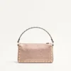 Geantă mică de umăr Valentino Garavani Rockstud din piele de vițel granulată laminată Geantă mică de umăr Valentino Garavani Rockstud din piele de vițel granulată laminată