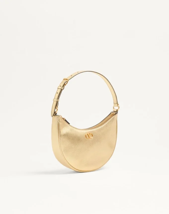 Geantă mini hobo Vlogo Signature din piele de vițel laminată cu textură granulată Geantă mini hobo Vlogo Signature din piele de vițel laminată cu textură granulată