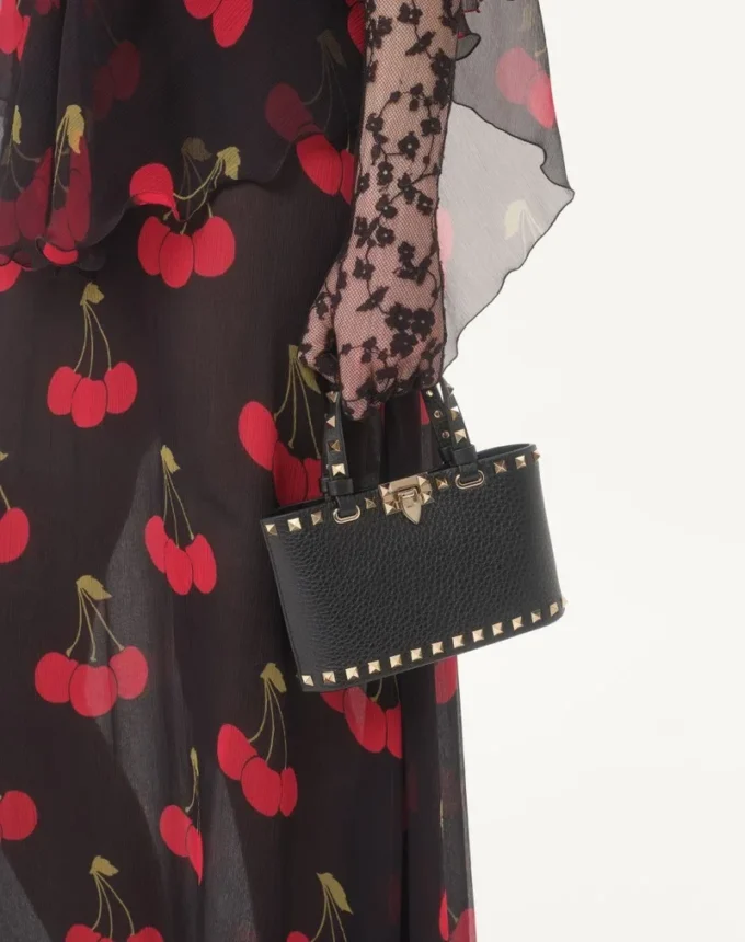Geantă mini Rockstud din piele de vițel granată Geantă mini Rockstud din piele de vițel granată