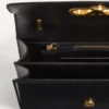 Geantă Valentino Garavani Vain cu mâner din piele de vițel lucioasă Geantă Valentino Garavani Vain cu mâner din piele de vițel lucioasă
