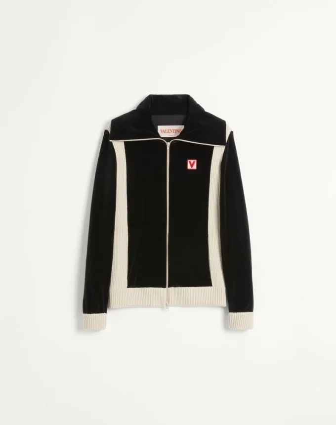Hanorac cu guler înalt din chenilă Chez Valentino, cu fermoar și patch Hanorac cu guler înalt din chenilă Chez Valentino, cu fermoar și patch