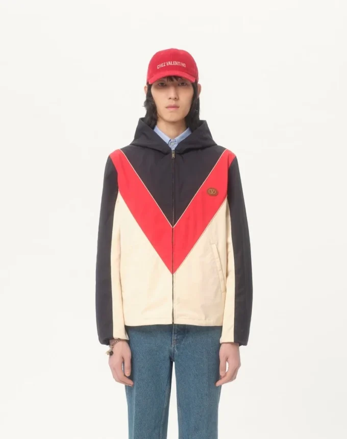 Hanorac din nailon cu glugă și patch cu logo Hanorac din nailon cu glugă și patch cu logo