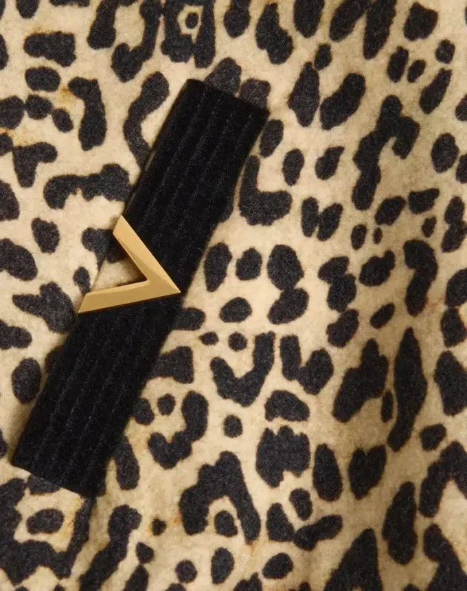 Jacheta bomber Valentino din lână drapată, cu VGold pe buzunarele laterale