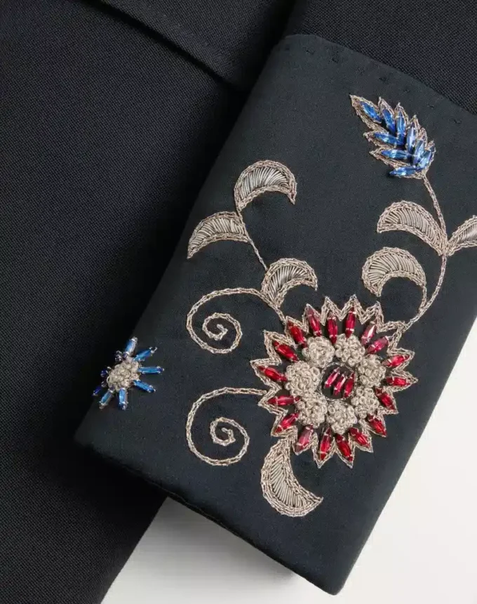 Jacheta brodată Valentino cu centură din lână Grain De Poudre