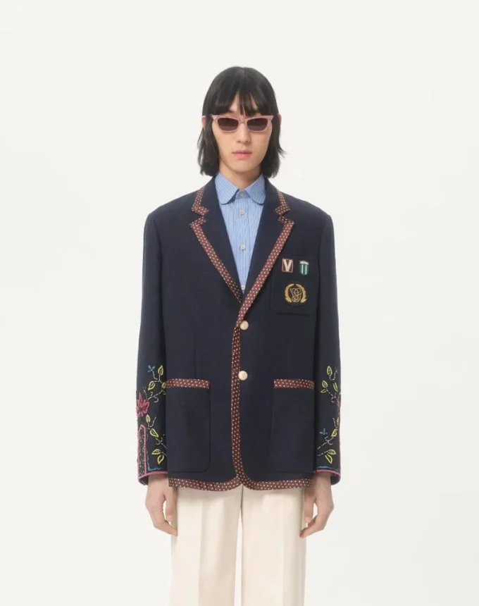 Jacheta din in cu un singur rând de nasturi, broderie cu mărgele și patch-uri