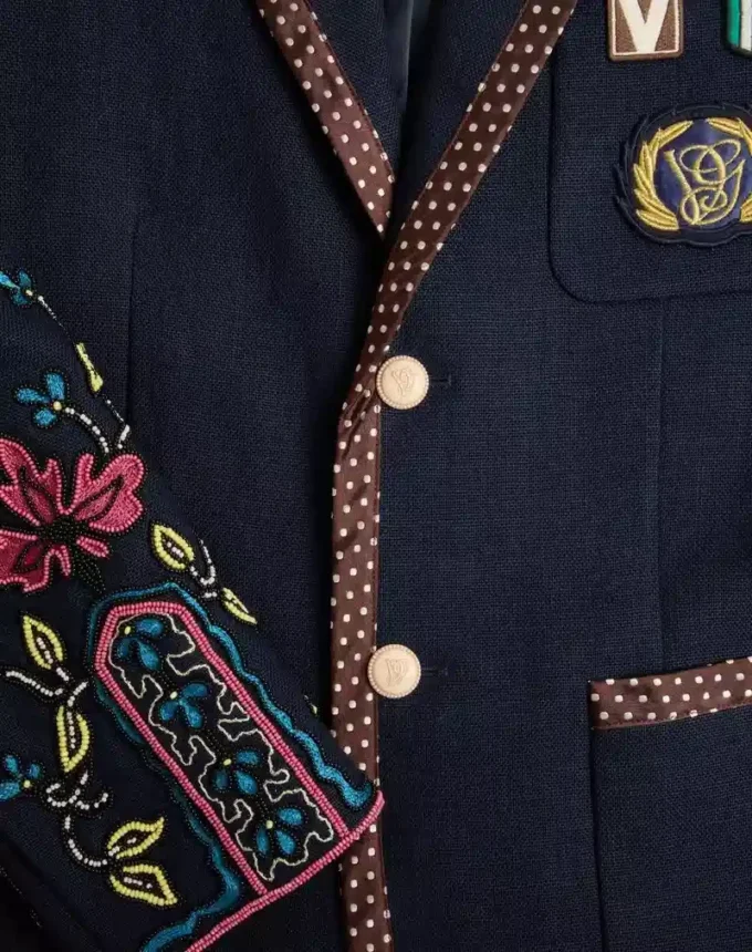 Jacheta din in cu un singur rând de nasturi, broderie cu mărgele și patch-uri