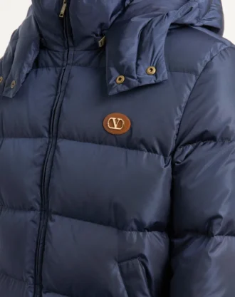Jacheta din nailon cu glugă și patch VLogo