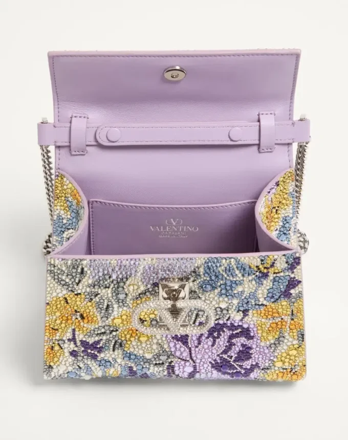Mini geantă de mână Valentino Garavani Vsling cu motiv Flowerism din strasuri și logo bijuterie Mini geantă de mână Valentino Garavani Vsling cu motiv Flowerism din strasuri și logo bijuterie