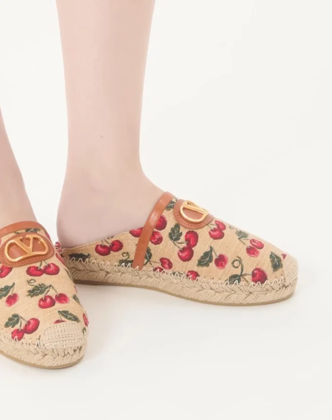 Mule Vlogo Signature cu motiv Cherryfic 25 mm Mule Vlogo Signature cu motiv Cherryfic 25 mm