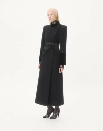 Palton compact drapat