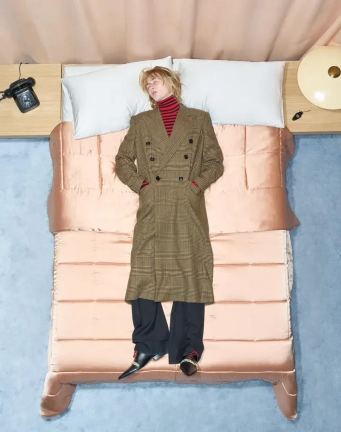 Palton din lână cu două rânduri de nasturi și model Glen Plaid de la Valentino