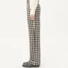 Pantaloni din amestec de lână cu model în carouri și cu revere Pantaloni din amestec de lână cu model în carouri și cu revere