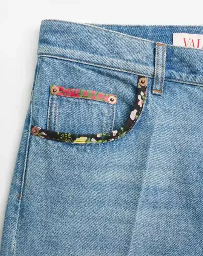 Pantaloni din denim Pantaloni din denim