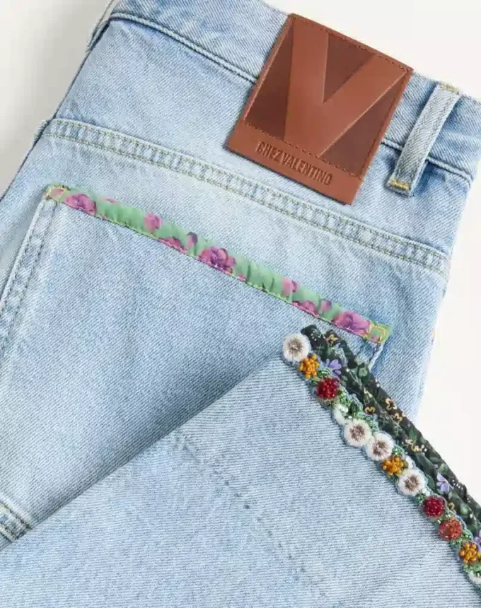Pantaloni din denim brodați Pantaloni din denim brodați