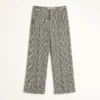 Pantaloni din lână cu revere și model în carouri pe fundal houndstooth