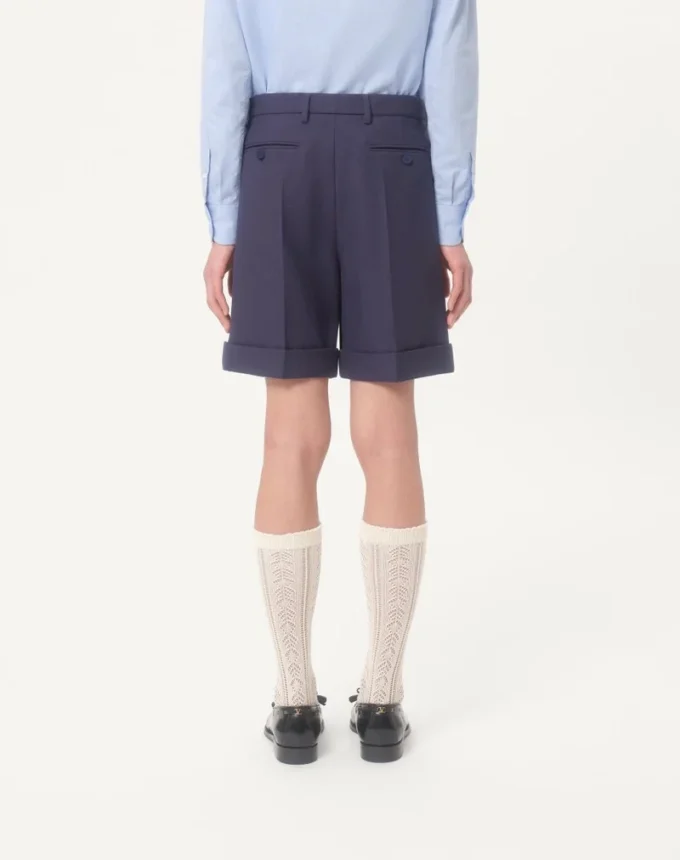 Pantaloni scurți bermuda din gabardină de lână cu manșete