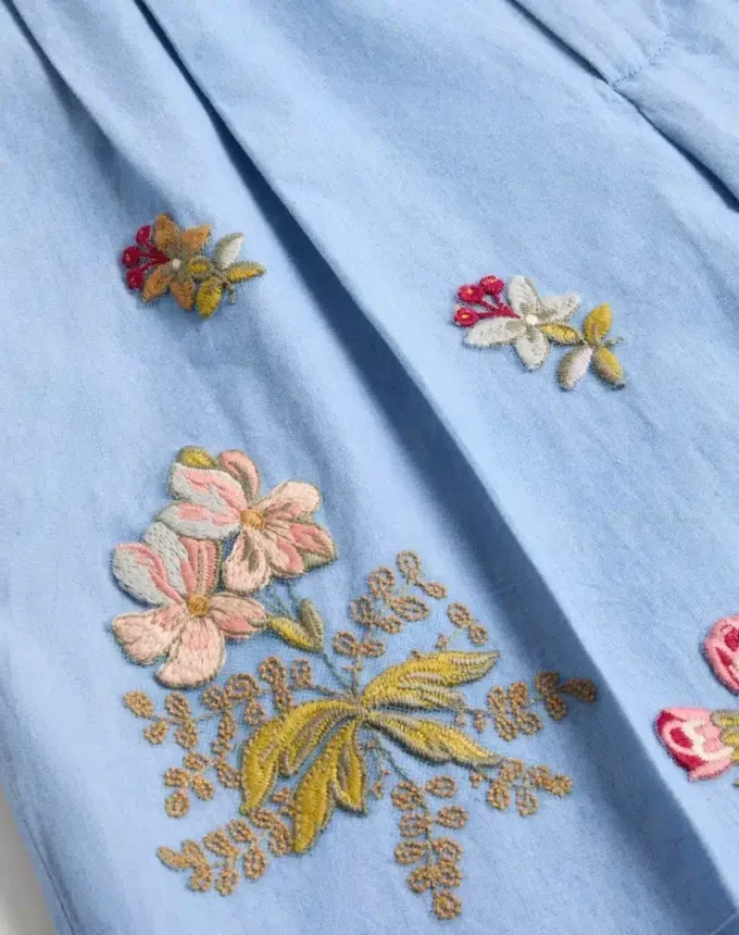 Pantaloni scurți din denim cu broderie Pantaloni scurți din denim cu broderie